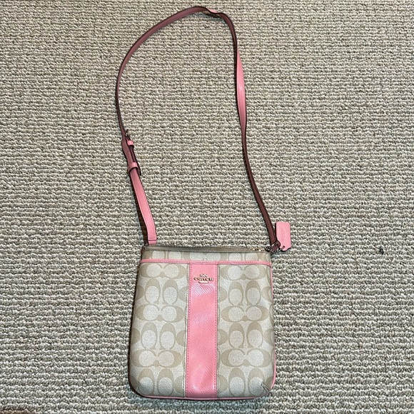 Coach light pink/khaki crossbody purse - Picture 2 of 7